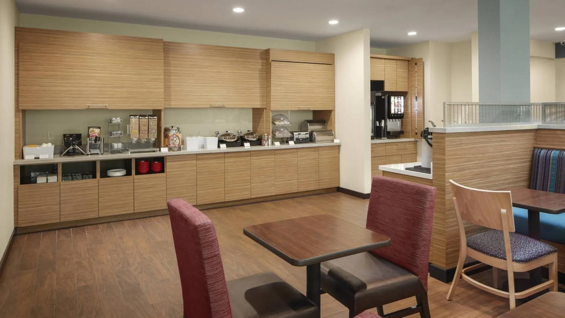 Towneplace Suites By Marriott Tampa South Hotel